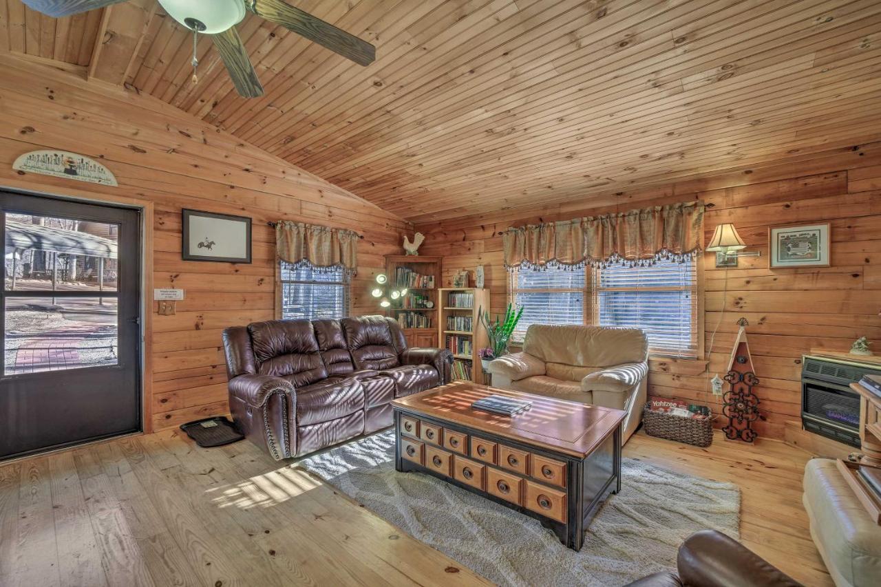 Franklin Cabin With Porch Near Hiking And Waterfalls! Exterior photo