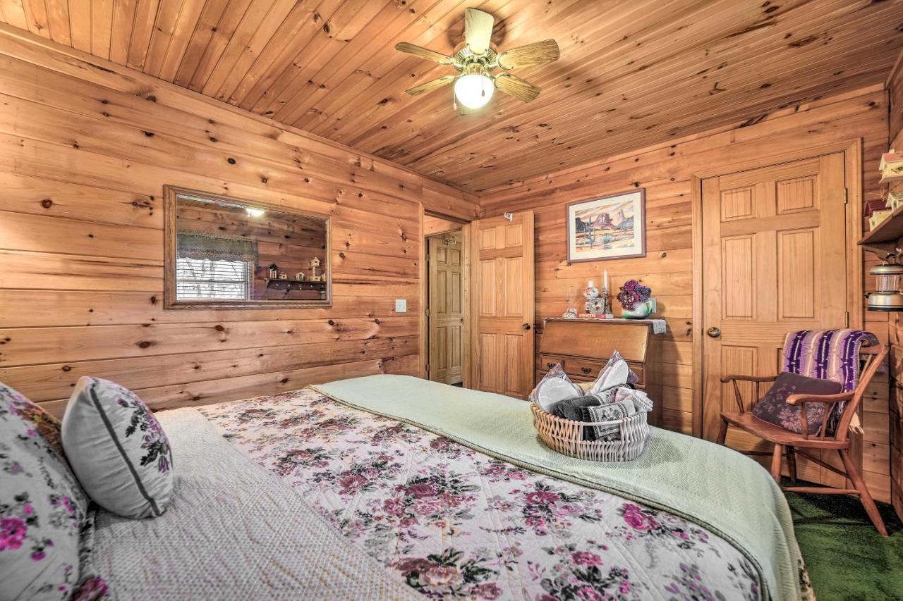 Franklin Cabin With Porch Near Hiking And Waterfalls! Exterior photo